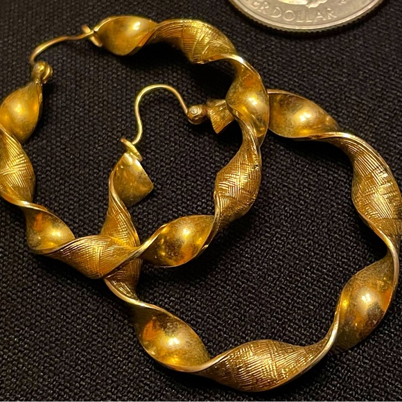 Vintage Gold & Pearlescent Earring Set - Picture 5 of 7